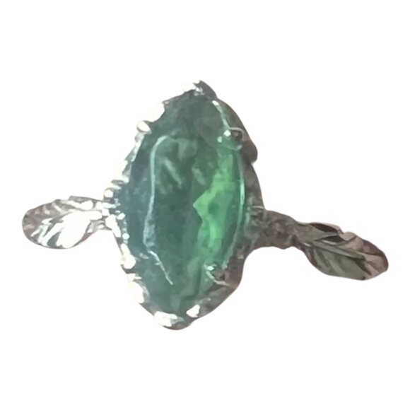Fragrant Jewels Silver Tone Ring With Green Stone Size 7 Elegant Leaf Detail - Picture 1 of 5
